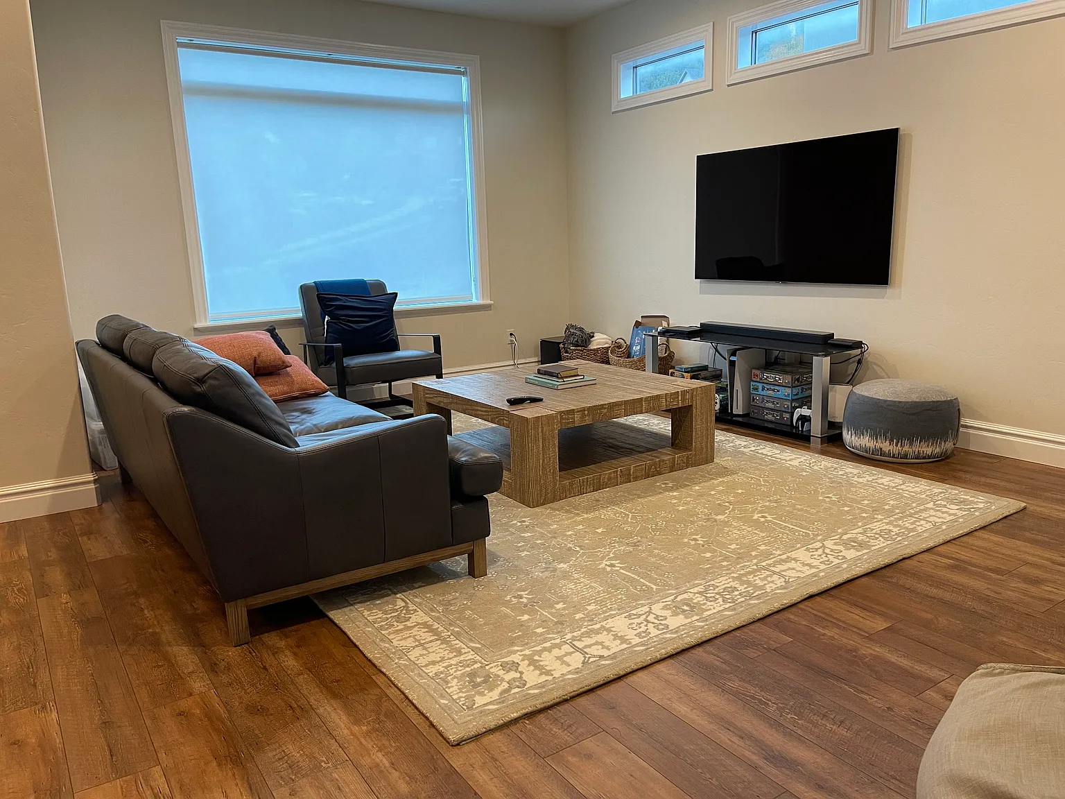 4 bed, 3319 sqft, $900 — Photo 3