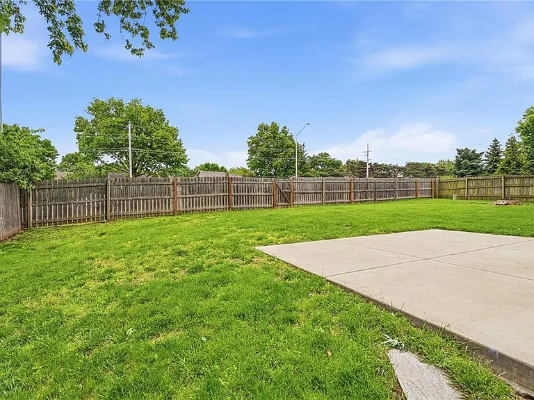11811 Slater St — Photo 28