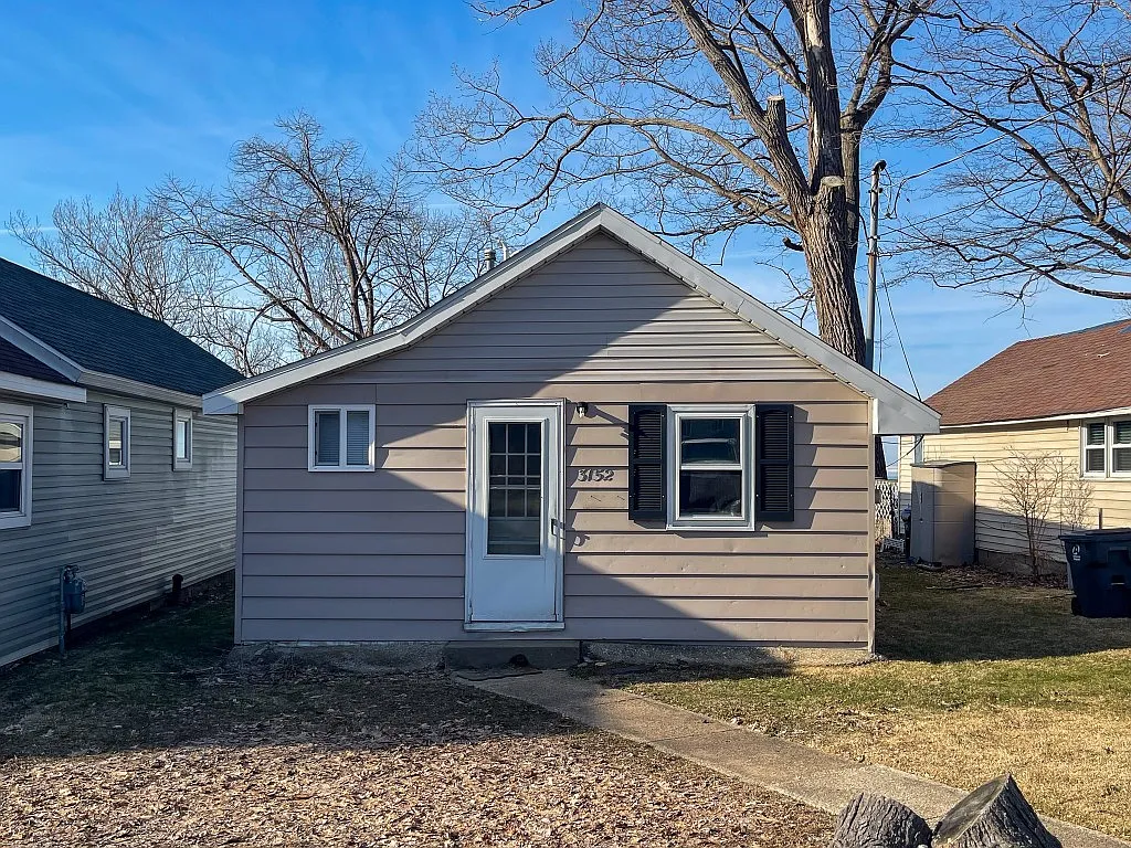 3152 Bank Dr photo 1