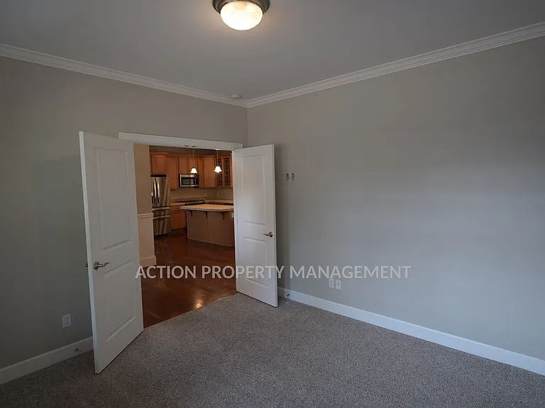 103 E Cobblestone Ln — Photo 9