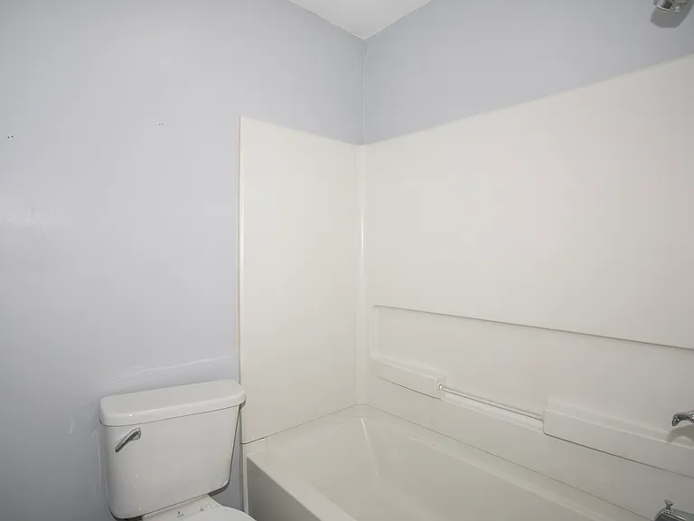 1733 W 24th St #15 — Photo 9