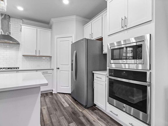 5th image of 4701 Crescent Square St