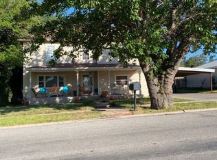 705 S 6th St, Canadian, TX 79014