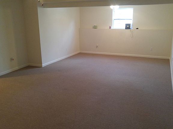 Basement Family or Rec room, 15'x27'3"