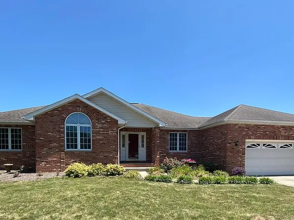 209 Oakwood Ln, Williamsville, IL 62693