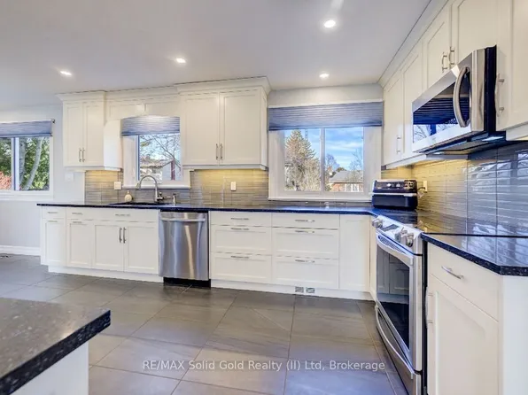 67 Kingston Cres, Kitchener, ON N2B 2T6