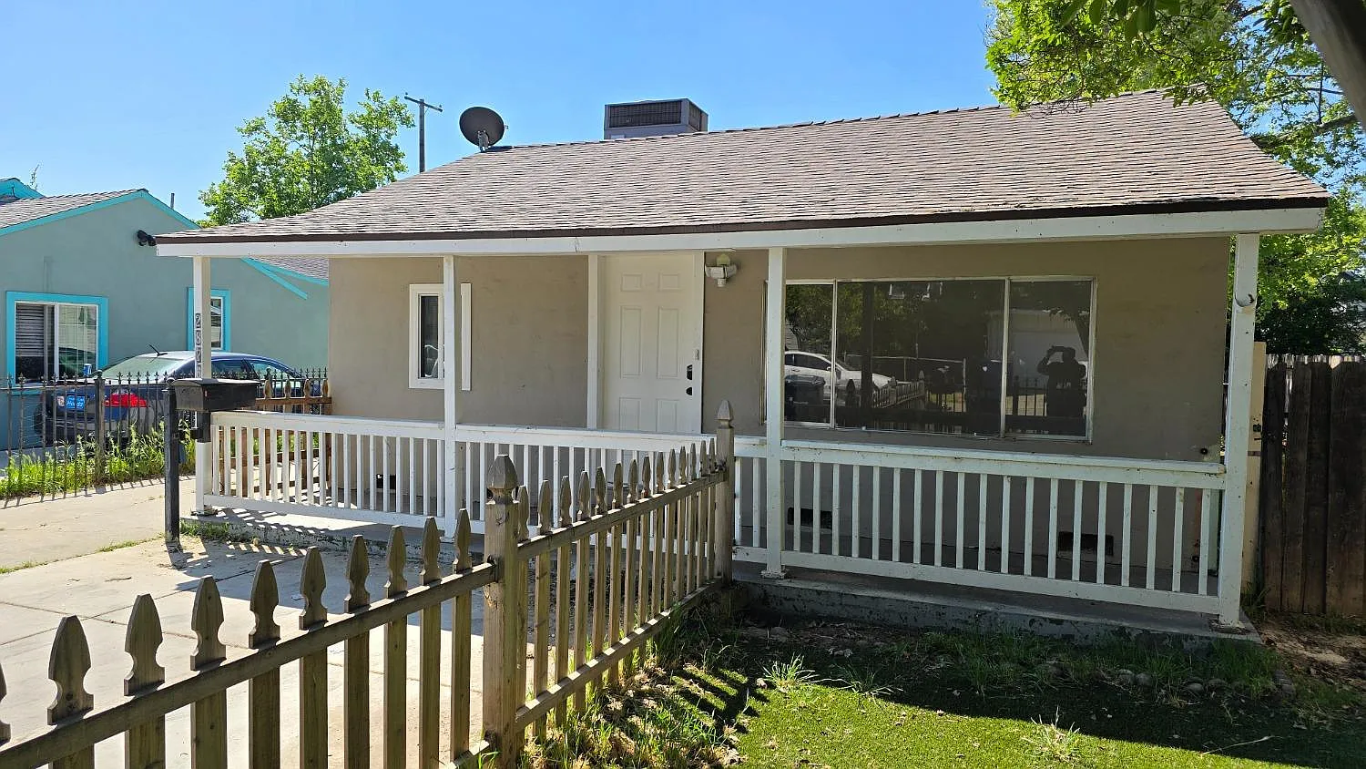2876 34th Ave photo 1