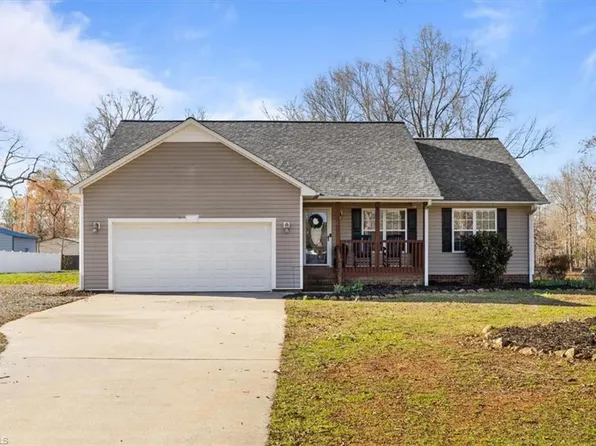 295 Calinda Dr, Thomasville, NC 27360