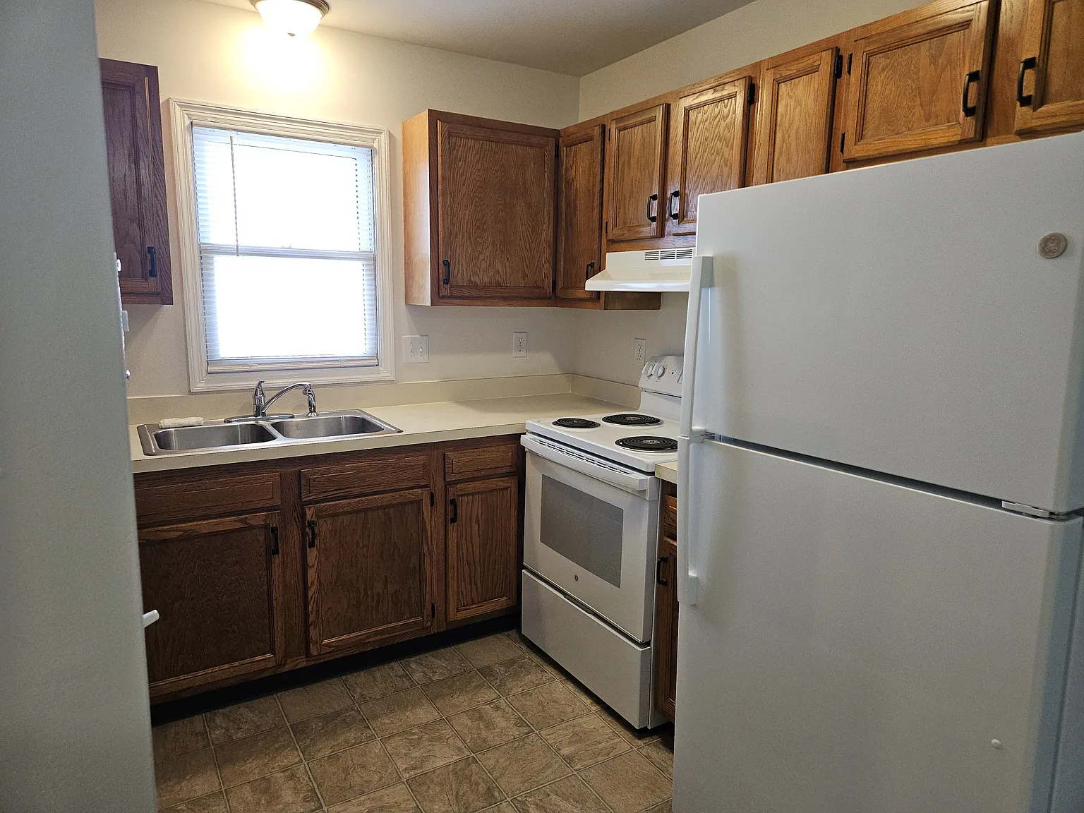 2 bed, $1,200 — Photo 2