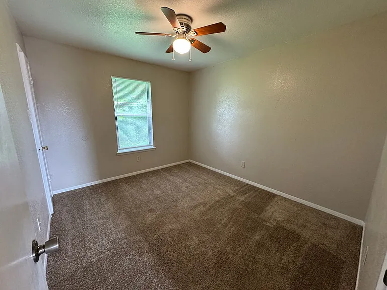 1708 Benttree Dr — Photo 32