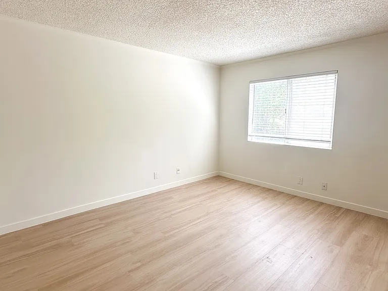 20342 Rue Crevier #613 — Photo 9