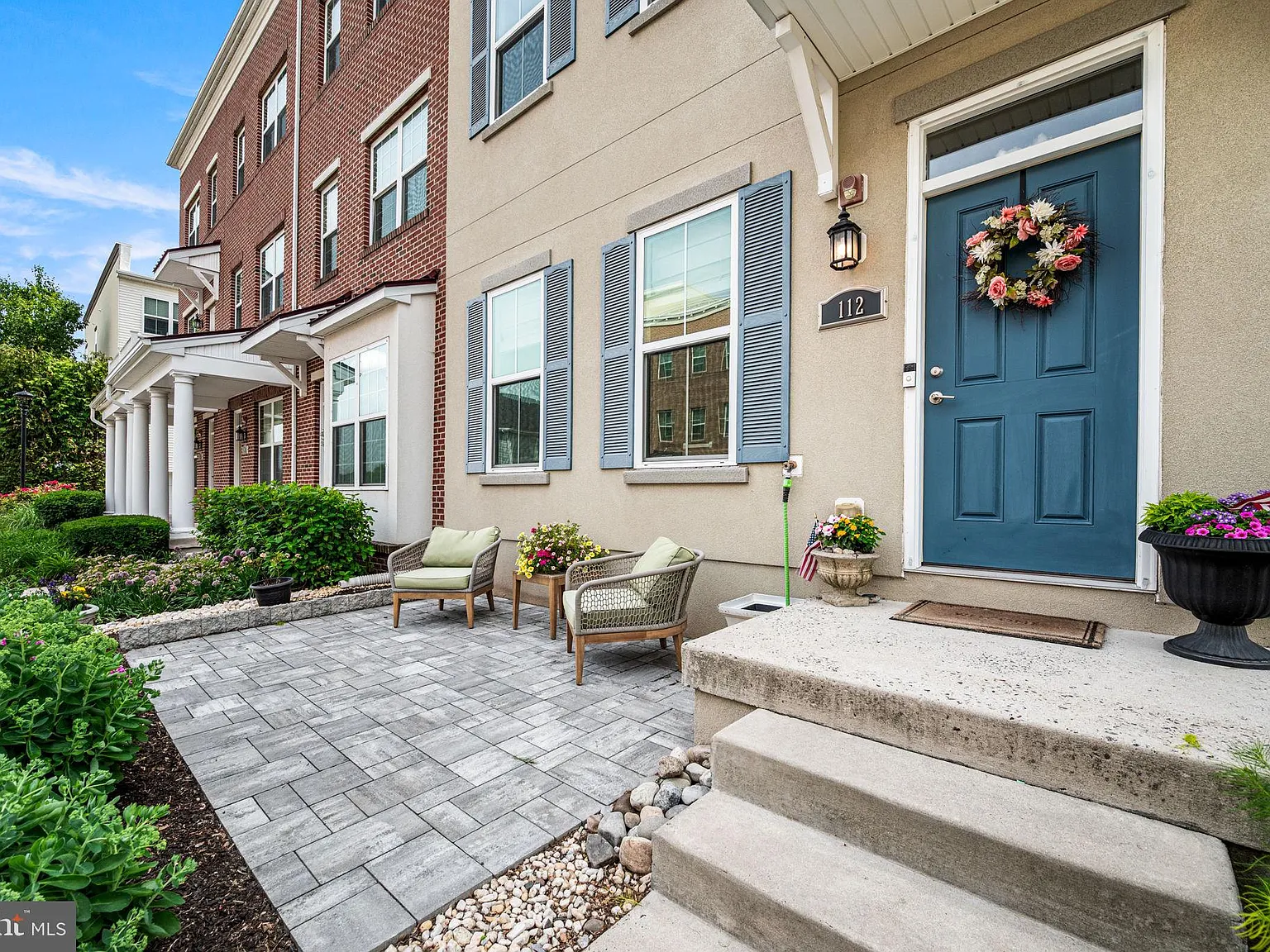 3 bed, 5.0 bath, 2178 sqft, $3,400 — Photo 2