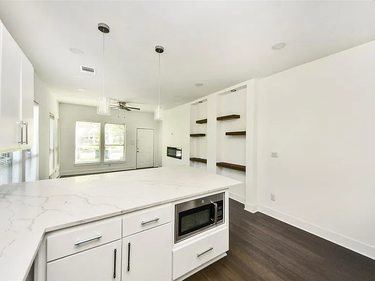 4720 McKinney St — Photo 6