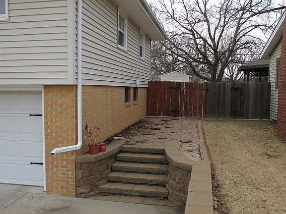 4th image of 2709 Willow St