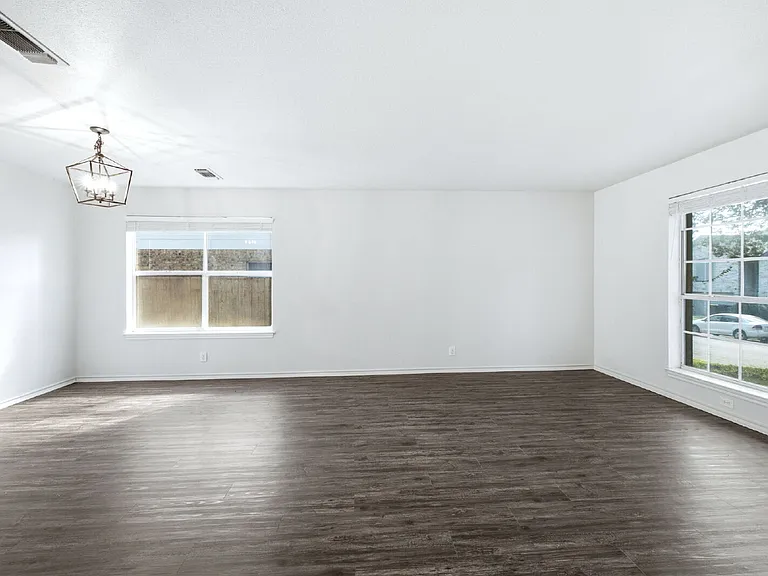 832 Dimrock — Photo 9