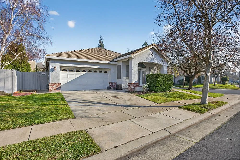 3333 Grimshaw Way photo 1