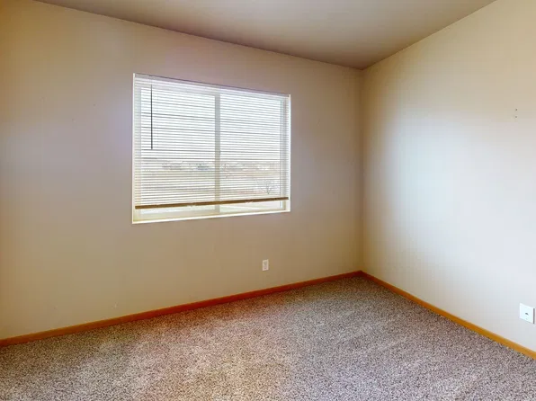 1612 20th Ave NW, 1612 20th Ave NW APT 203, Minot, ND 58703
