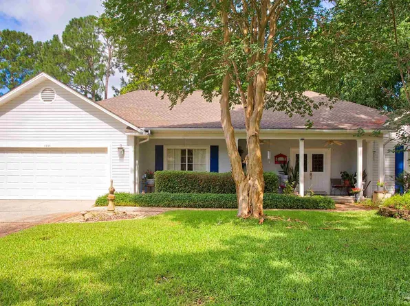 1335 Tour Dr, Gulf Breeze, FL 32563