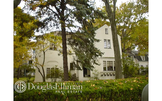 Sold by Douglas Elliman | media 26