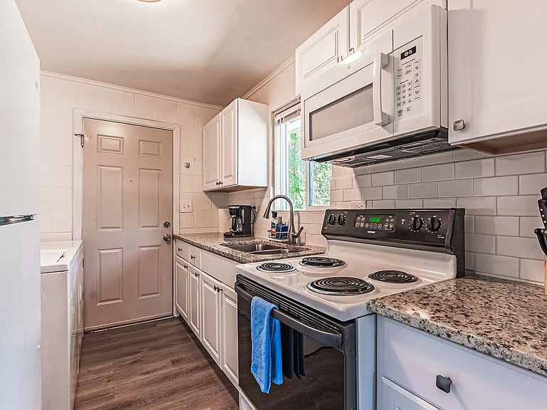 3117 Virginia Ave — Photo 5