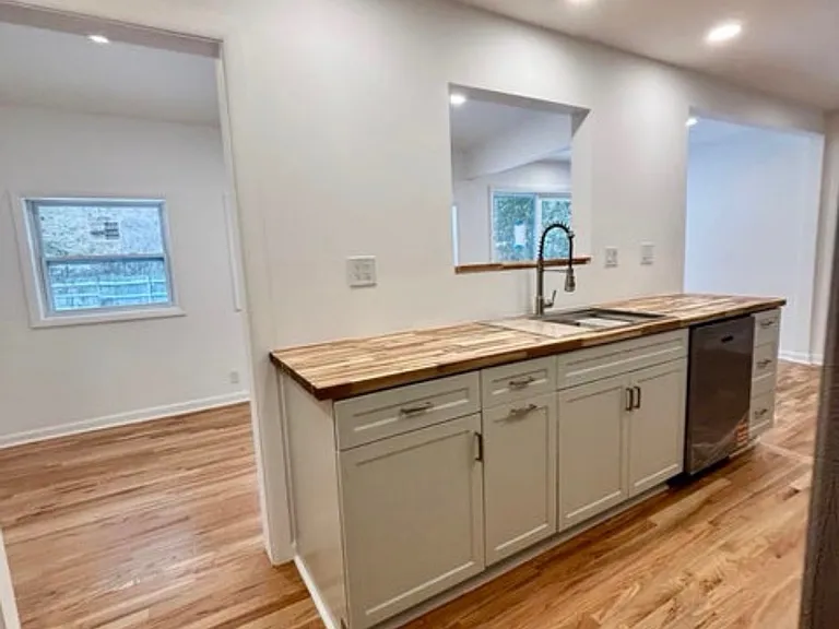 325 Winwood Ave — Photo 17
