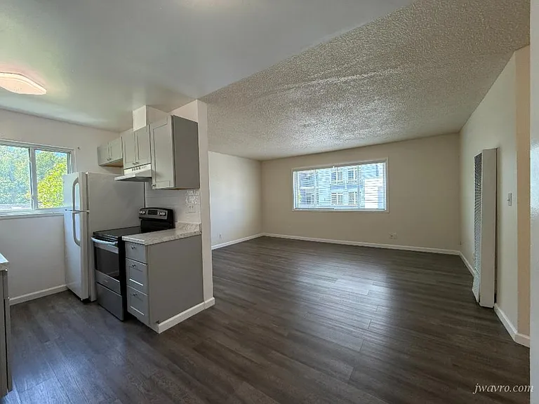 690 Bradford St #7 — Photo 7