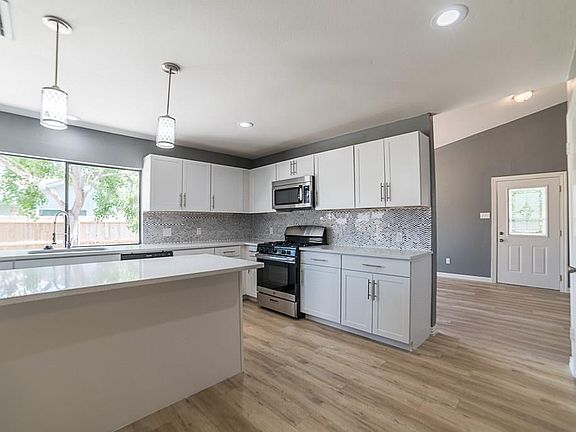 2nd image of 5025 Willowhaven Cir