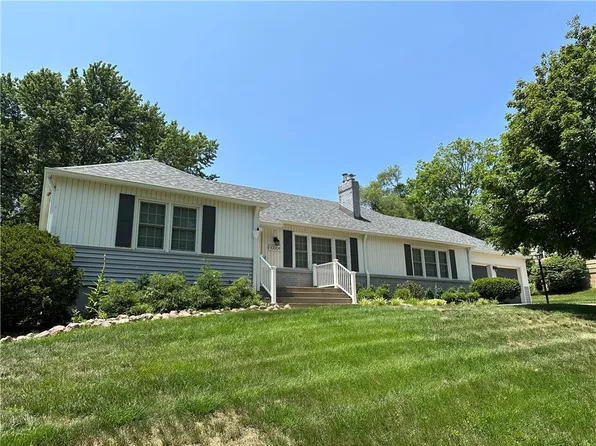 10004 Holly St, Kansas City, MO 64114