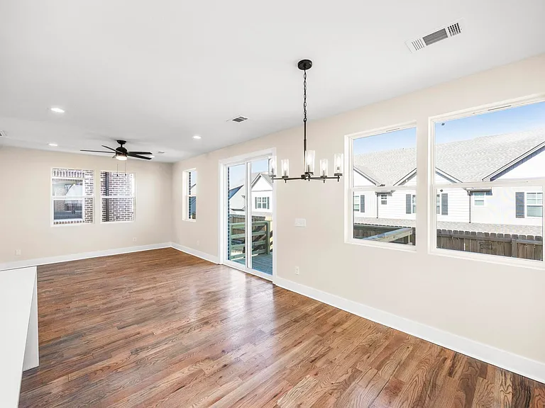 445 Sandhill Rd — Photo 10