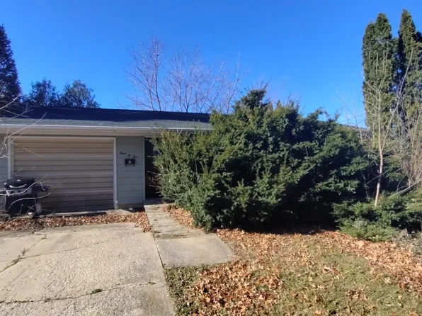 305 2nd St, Grundy Center, IA 50638