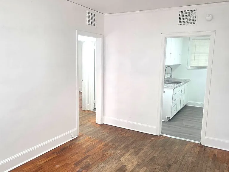 19 Woodlawn Ave — Photo 3