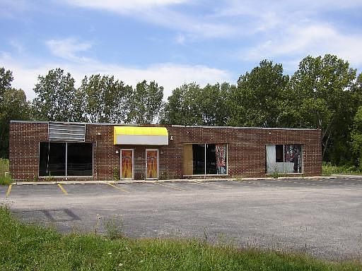 5th image of 2015 S Eastwood Dr