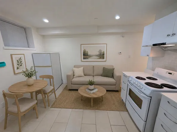 25XX E 28th Ave, Vancouver, BC V5R 1R4