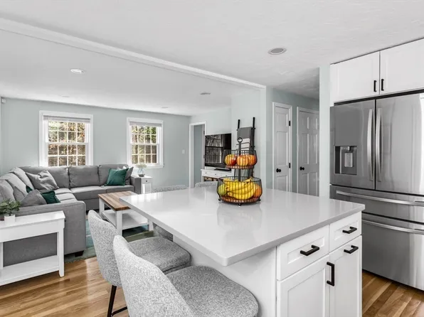 4 Marshall St, Norfolk, MA 02056