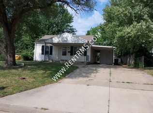 1911 SE Illinois Ave, Topeka, KS 66607