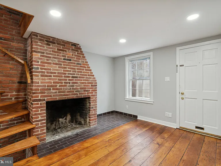 712 Addison St — Photo 4