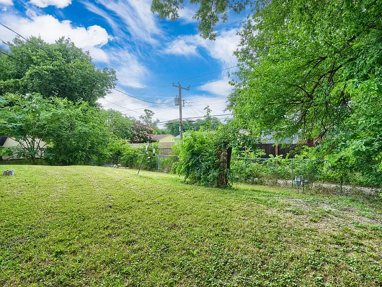 1246 Woodburn Trl — Photo 24