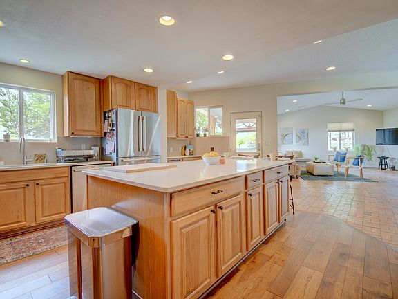 4th image of 1567 W Ella Dr