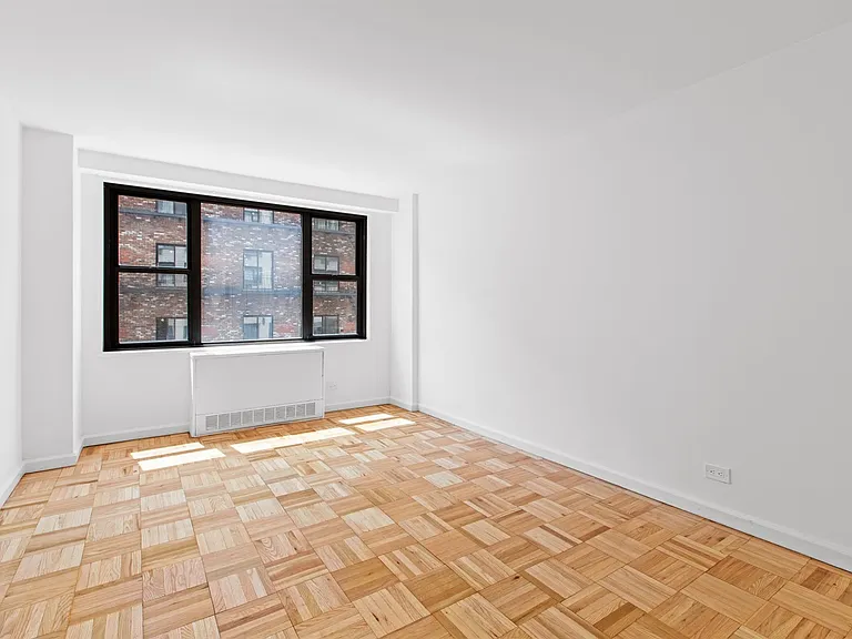 320 E 23rd St #4H — Photo 7