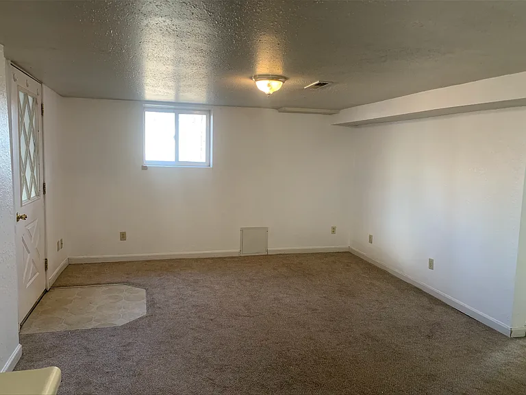 402 Silcott St #B — Photo 5