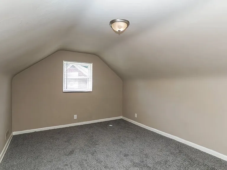 6526 W Carmen Ave — Photo 3