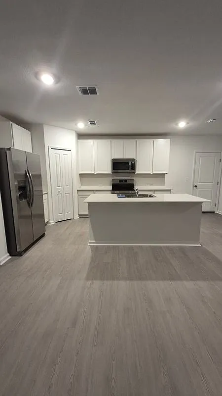 4 bed, 2.5 bath, 2280 sqft, $2,250 — Photo 2