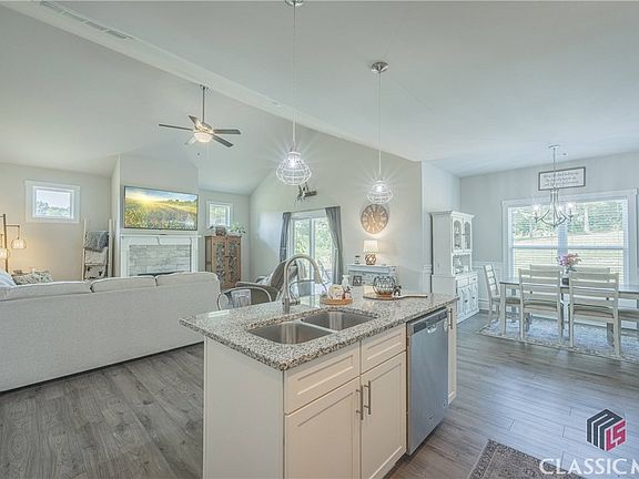 4th image of 515 North Point Circle