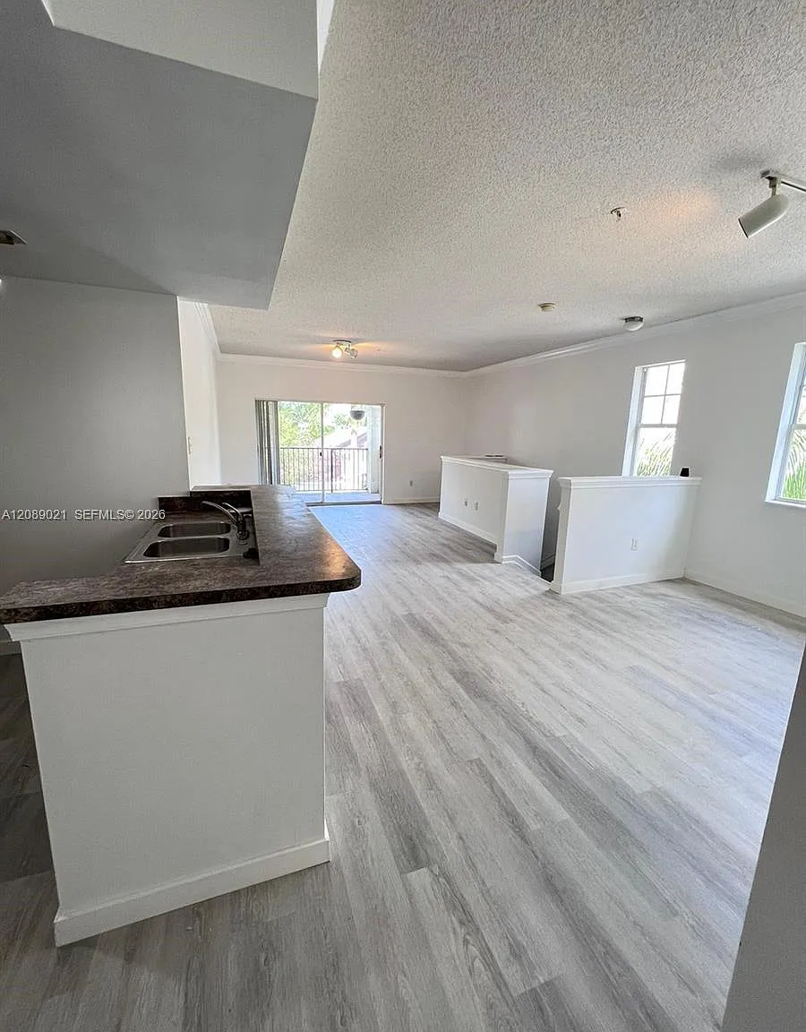 El-Ad Poinciana Condo — Photo 2