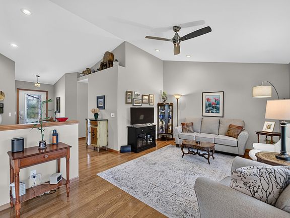 4th image of 837 Vista Ridge Dr