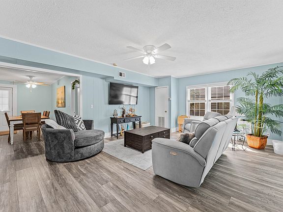 4th image of 406 43rd Ave. S
