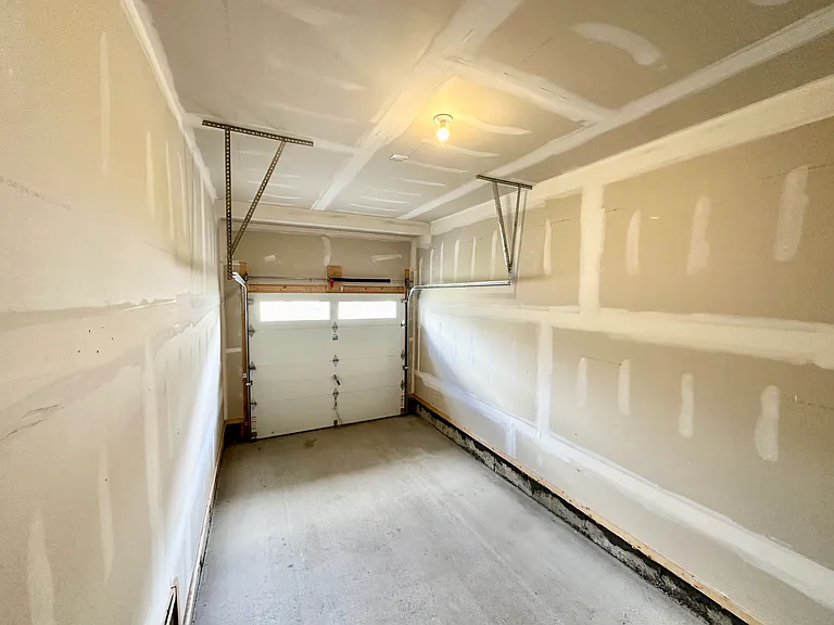 Broadridge Cres — Photo 13