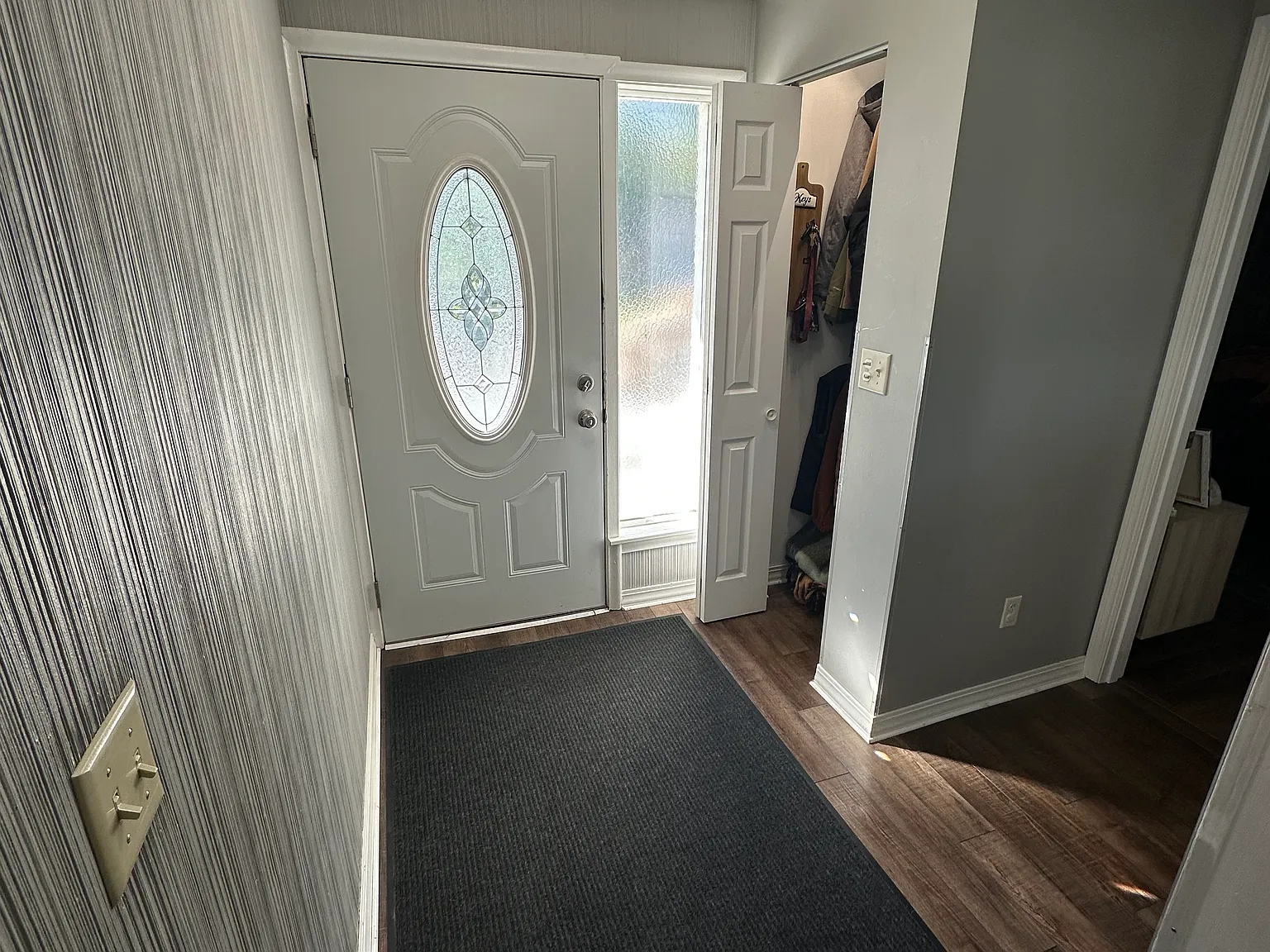 4 bed, 2300 sqft, $2,950 — Photo 2