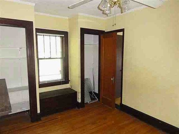 5th image of 4802 Illinois St