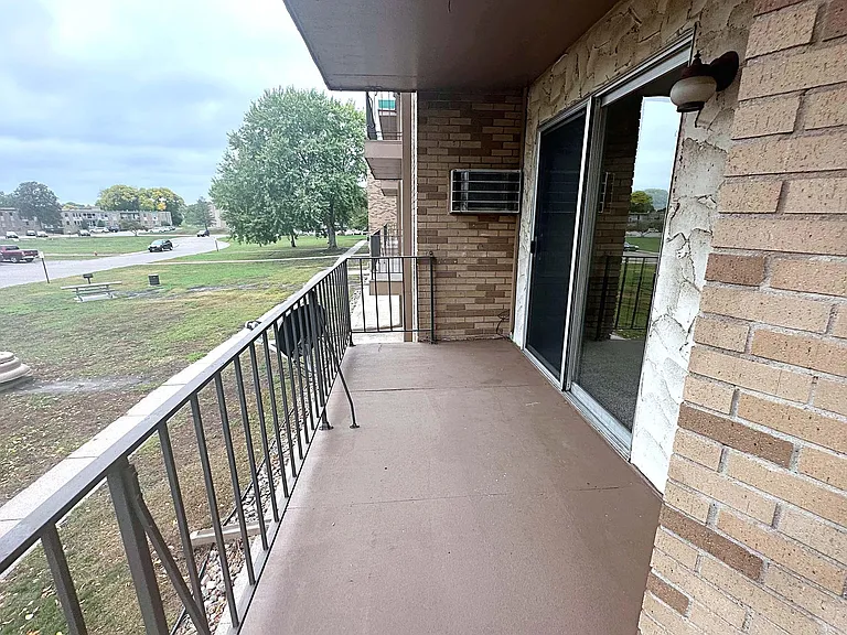 Southgate Apartments — Photo 91
